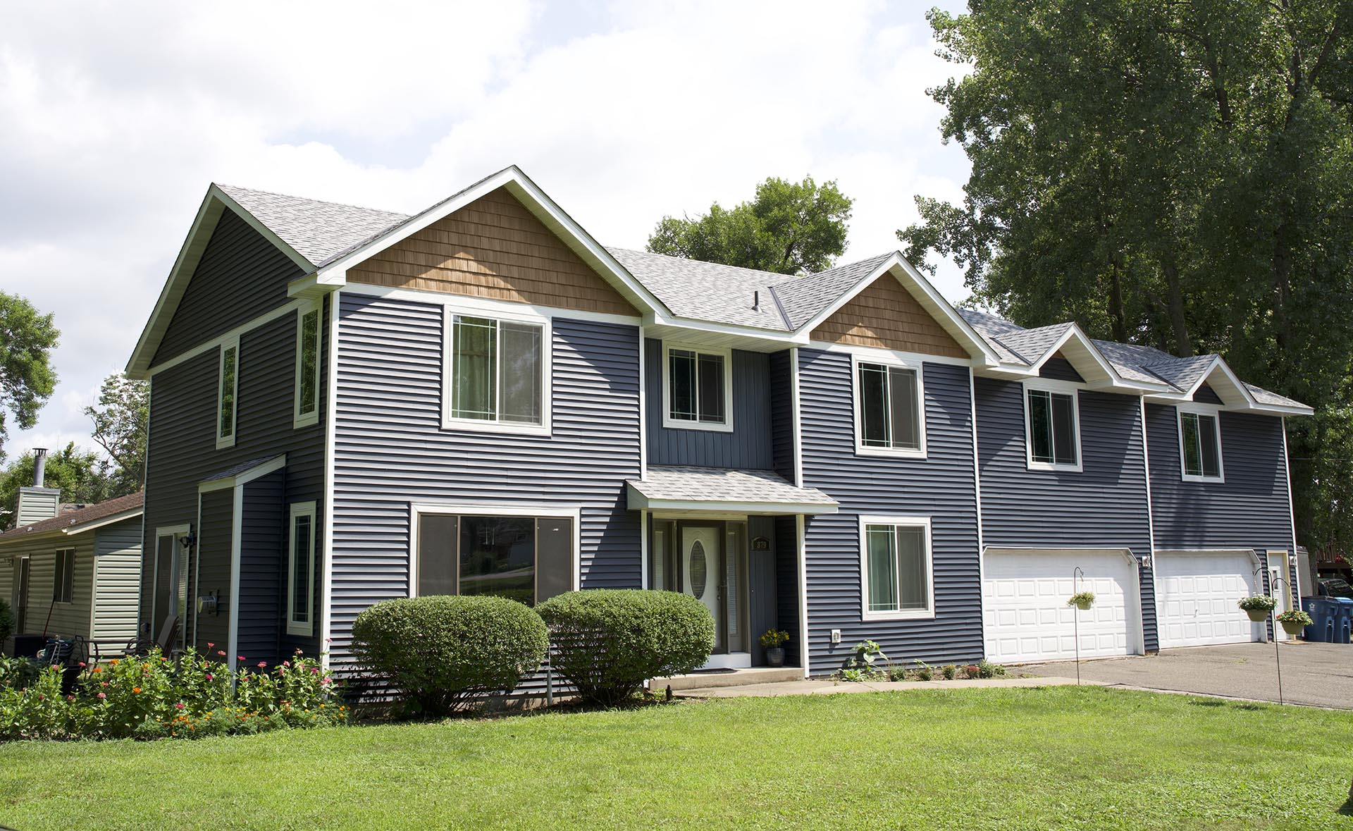 Multi-unit complex with two tone siding.