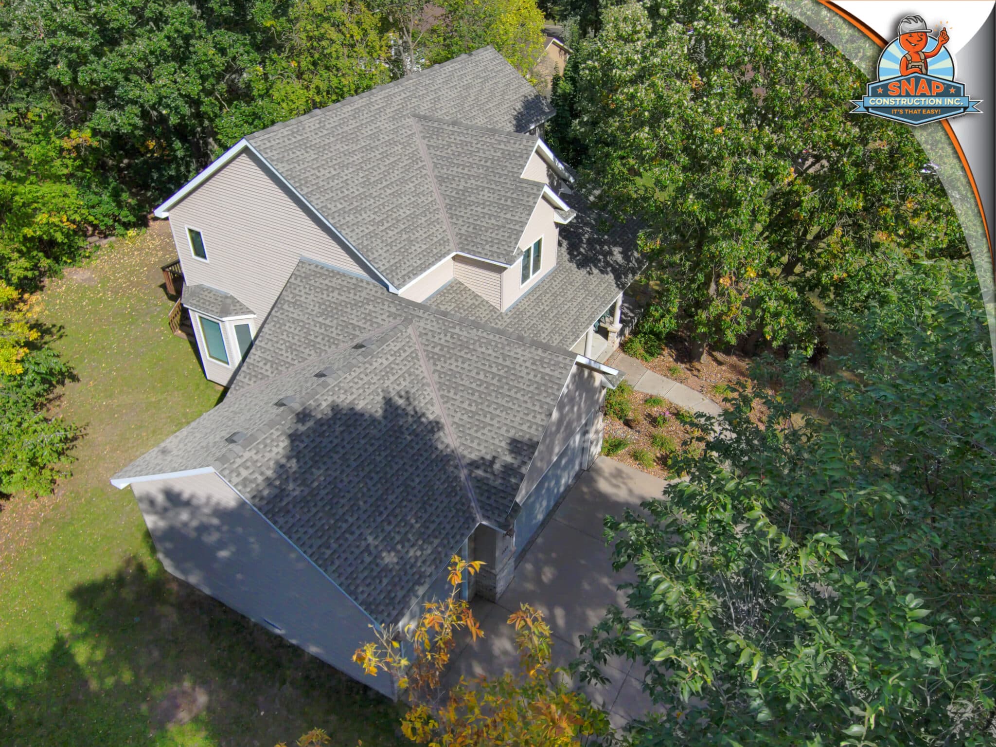 Aerial view of a Bloomington MN home with new gray shingles and vinyl siding by Snap Construction, roofing and siding contractor 55420